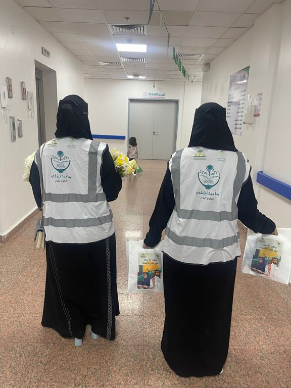 Visiting patients at Al-Aqeeq Hospital