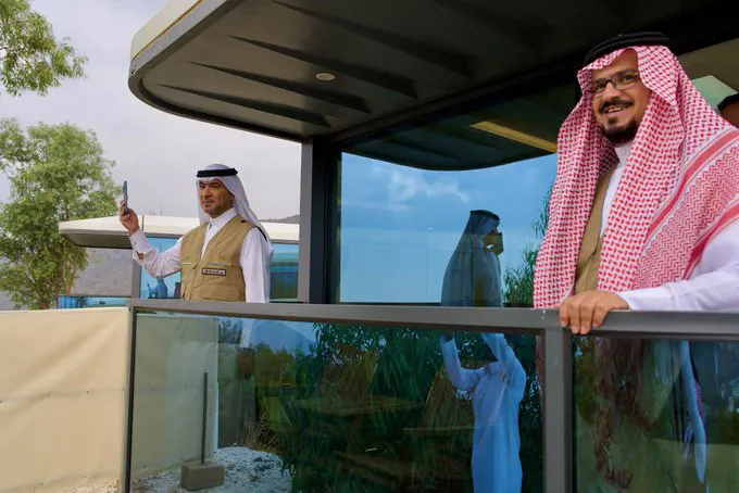 وزير البلديات والإسكان يطّلع على مشاريع الإيواء السياحي بالباحة