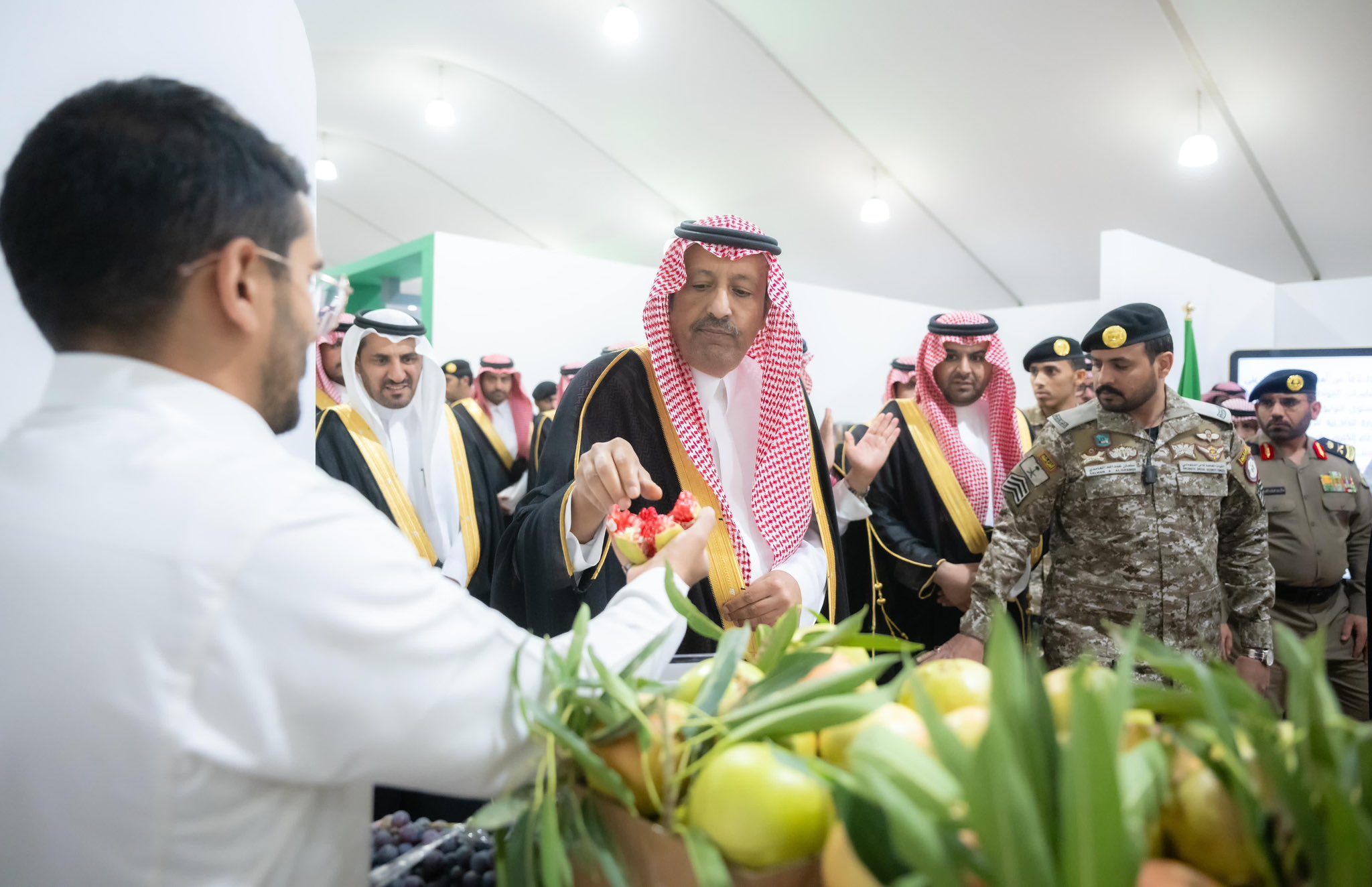 سمو أمير منطقة الباحة يفتتح مهرجان الرمان الثاني عشر بمحافظة القرى