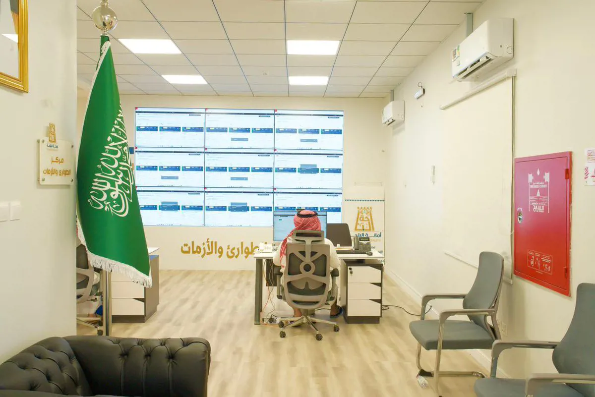 أمانة الباحة تنفذ فرضية انقطاع الكهرباء بمركز الطوارئ